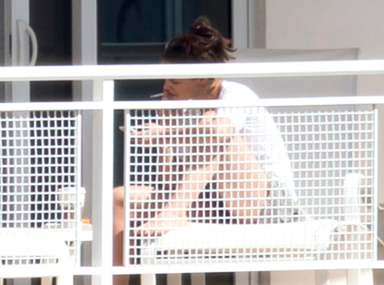 Katie Holmes, Smoking, Cigarette Katie Holmes, Smoking, Cigarette